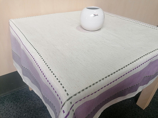 Obrusy i szaliki fioletowo-szare z zielonymi przeszyciami