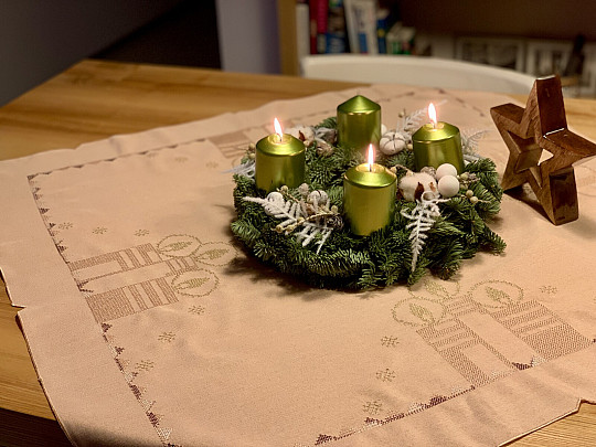 Obrusy i szale haftowane z łososiem