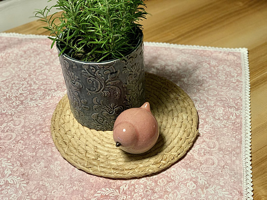 Stary różowy obrus z koronką 70x70