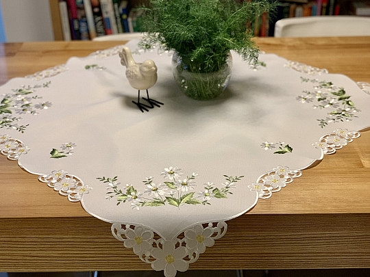Obrus i szalik haftowany DAISY
