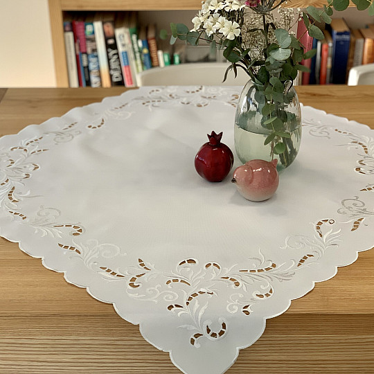 Obrus i szalik BIAŁY SEN haftowany