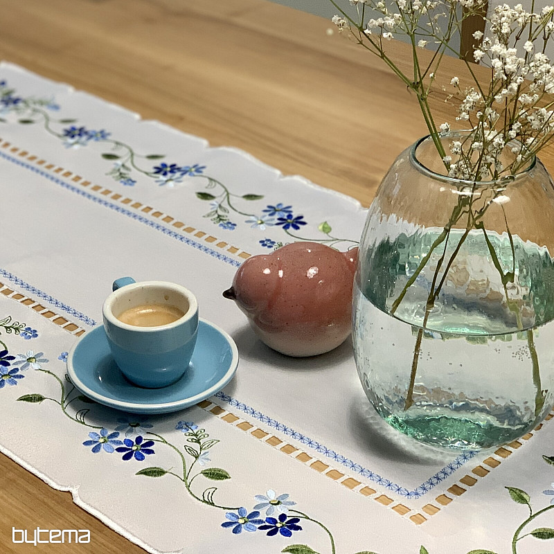 Haftowany obrus i szalik ZAPOMNIANE KWIATY