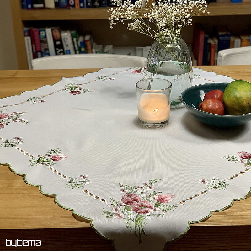 Haftowany obrus i szalik BUKIET Z TULIPANAMI