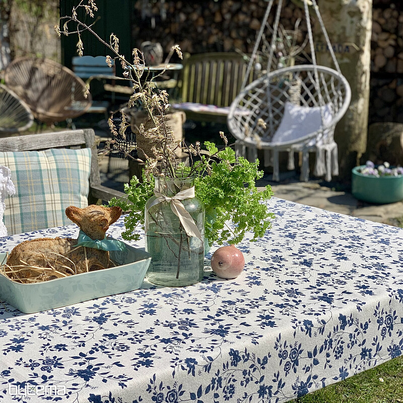 Obrus Niebieski Romans