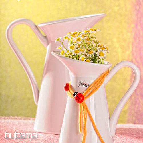 Biały dzbanek porcelanowy
