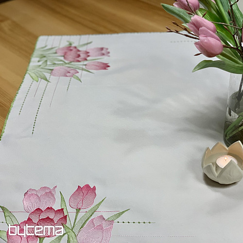 Haftowany obrus i szalik Różowe tulipany