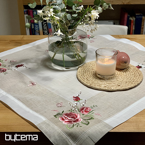 Haftowany obrus i szalik Róże i kotki