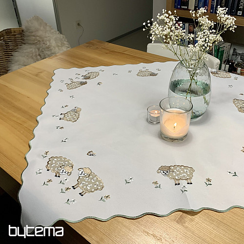 Haftowany obrus i szalik Baranki wielkanocne