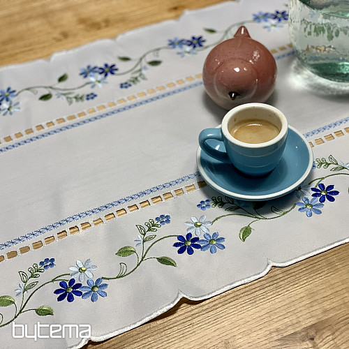 Haftowany obrus i szalik ZAPOMNIANE KWIATY