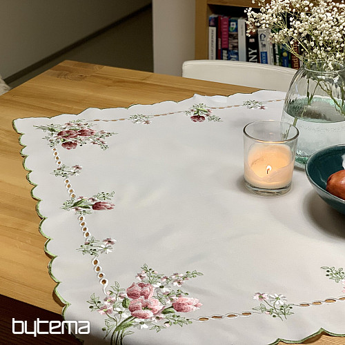 Haftowany obrus i szalik BUKIET Z TULIPANAMI