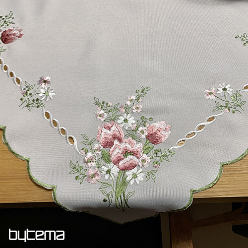 Haftowany obrus i szalik BUKIET Z TULIPANAMI