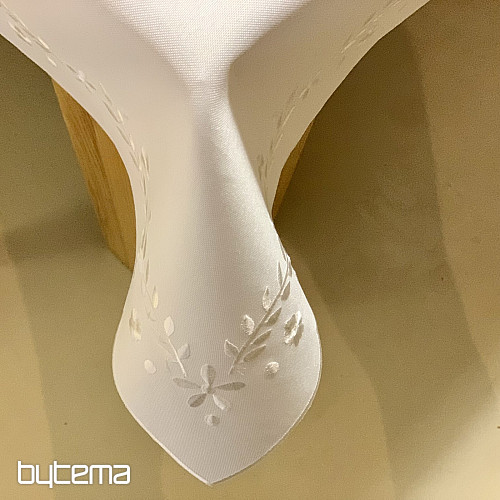 Obrus i szalik BIAŁE KWIATY haftowane