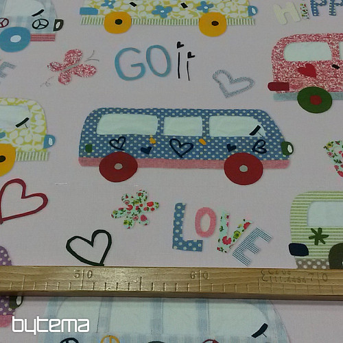 Dziecięca tkanina dekoracyjna HIPPIE CARS różowa