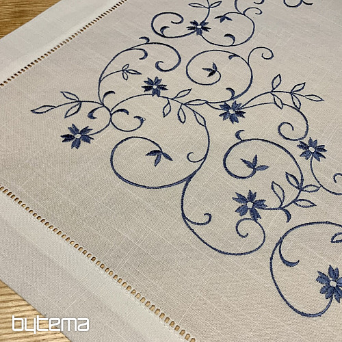 Haftowany obrus i szalik WHITE BLUE FLOWER