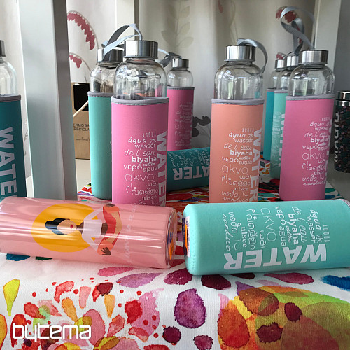 Butelka szklana z pokrywką neoprenową 600 ml